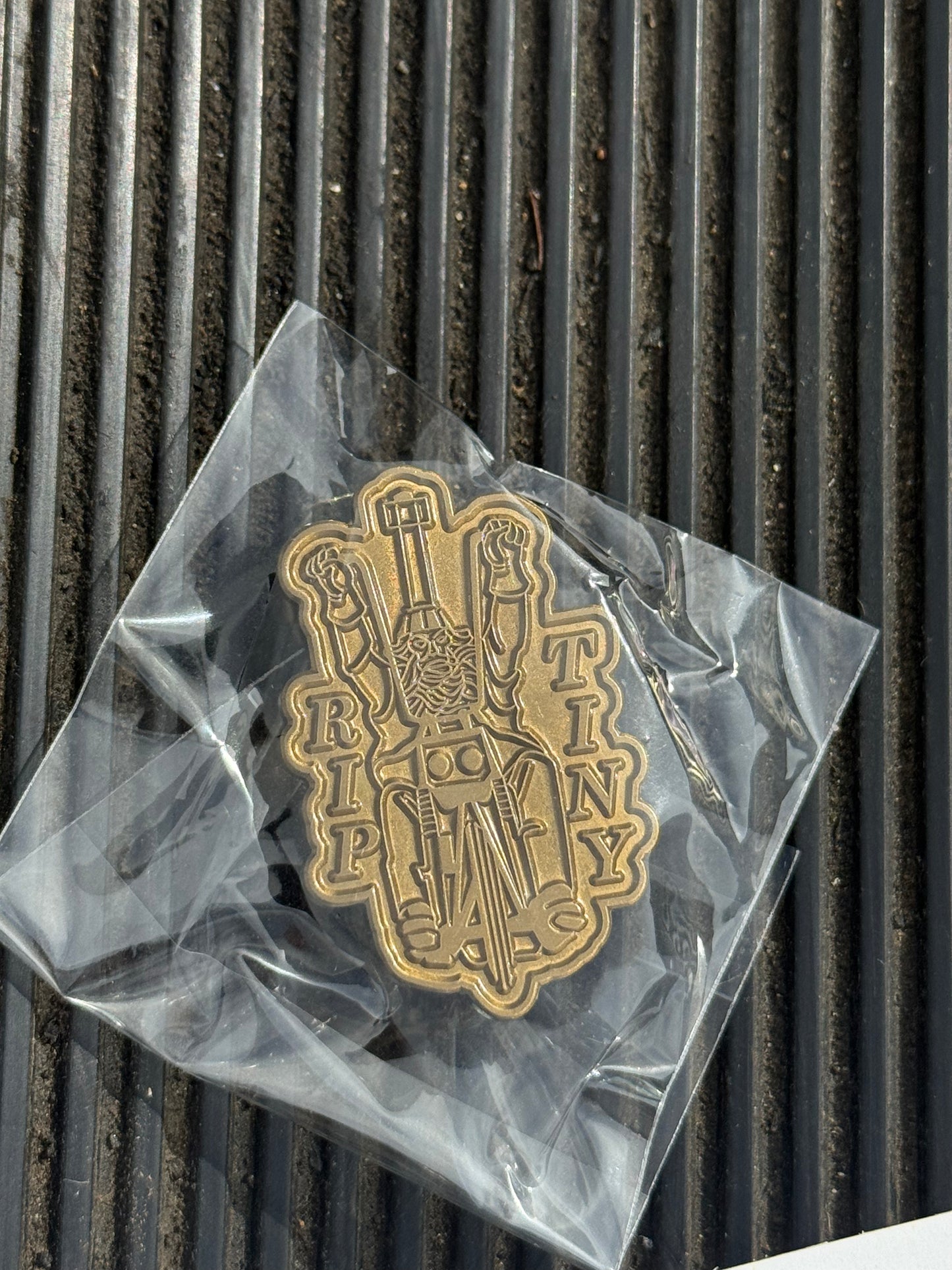 TINY PIN および BUSINESS CARD の RIP